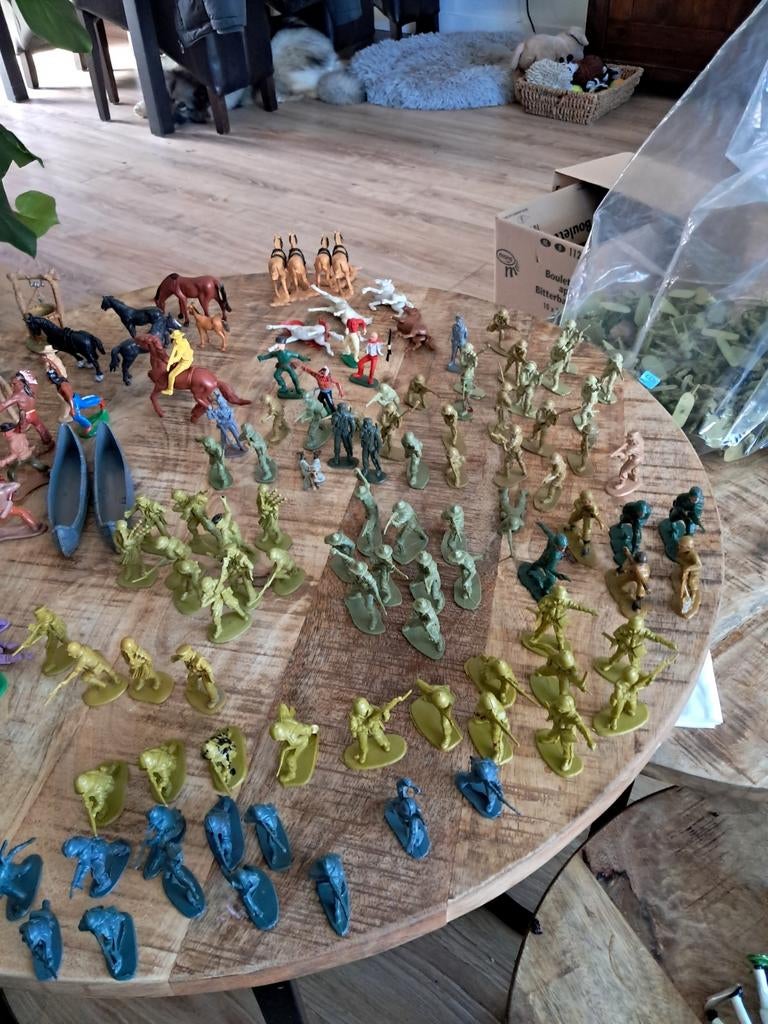 Grote collectie soldaatjes, cowboys en indianen 1:32/1:35, Ophalen of Verzenden