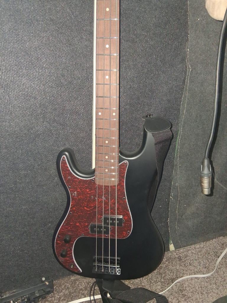 Mooie Harley Benton basgitaar, Ophalen