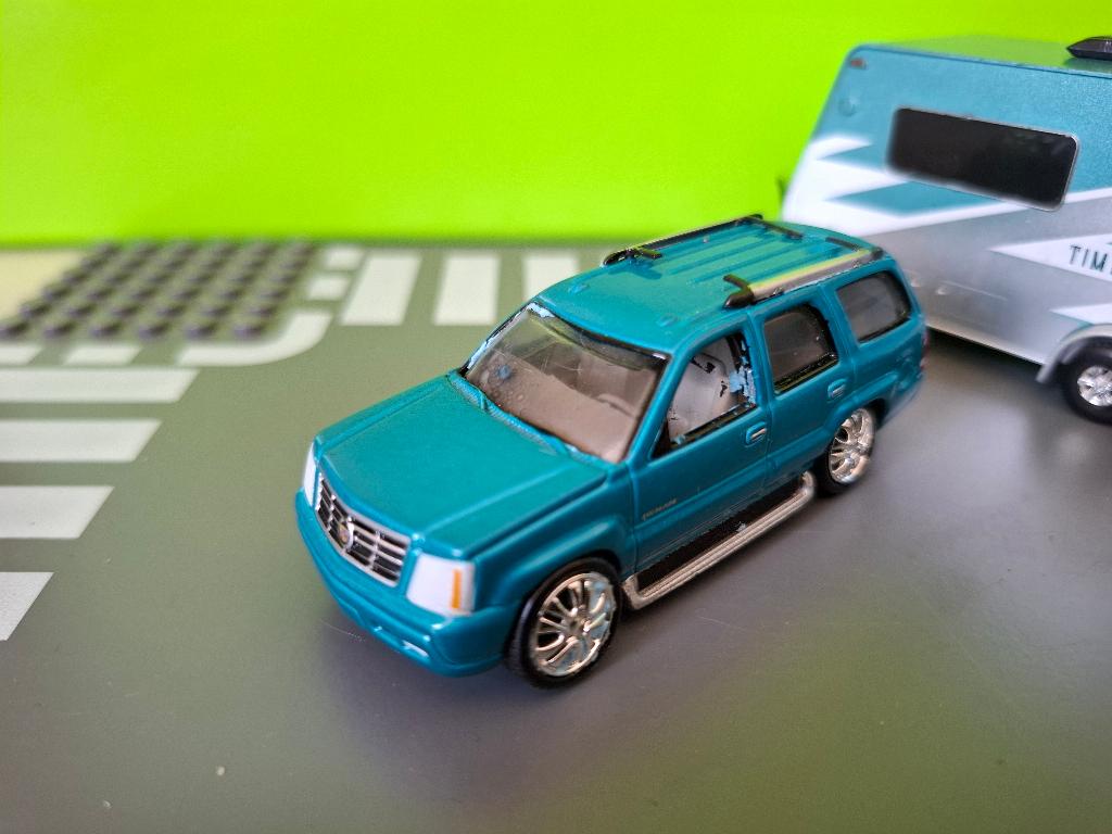 Johnny Lightning - Cadillac Escalade RV Caravan [blw] 1/64, Ophalen of Verzenden, Gebruikt, Auto
