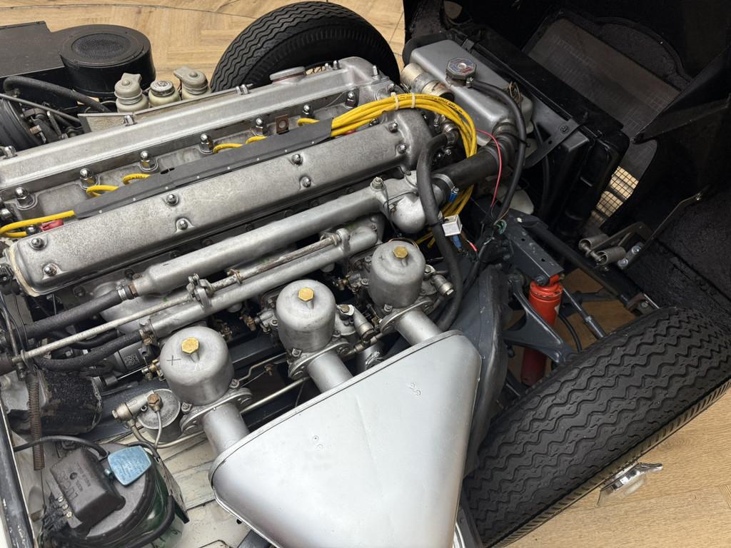 Jaguar "E" Type S1 3.8 FHC Fixed Head Coupé / 1962 / 4-Spee, Achterwielaandrijving, Wit, Handgeschakeld, 3800 cc