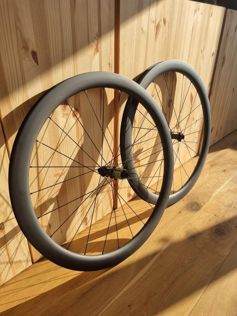 Handgespaakte 45mm carbon wielen, race, gravel, Fietsen en Brommers, Ophalen of Verzenden, Zo goed als nieuw, Stuur, Carbon
