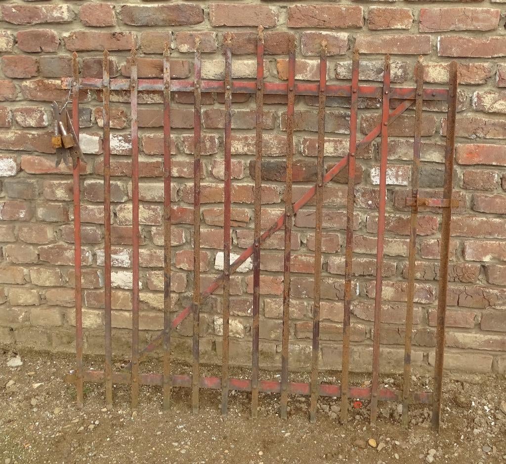 oud ijzeren geklonken poortje doorlooppoort poort hek, Ophalen