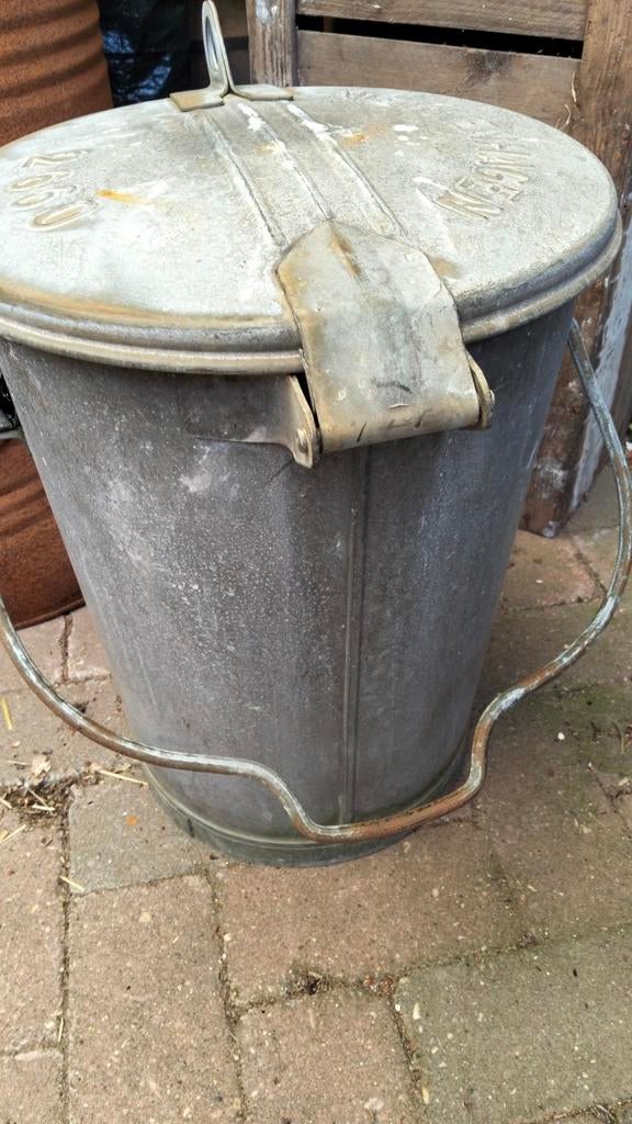 Metalen zinken prullenbak met deksel, Huis en Inrichting, Ophalen, Overige materialen, Gebruikt, 50 tot 75 cm