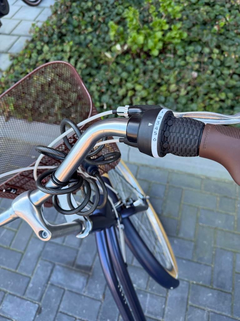 Nette damesfiets, altijd binnen gestaan, Fietsen en Brommers, Fietsen | Dames | Damesfietsen, Overige merken, Velgrem, Versnellingen