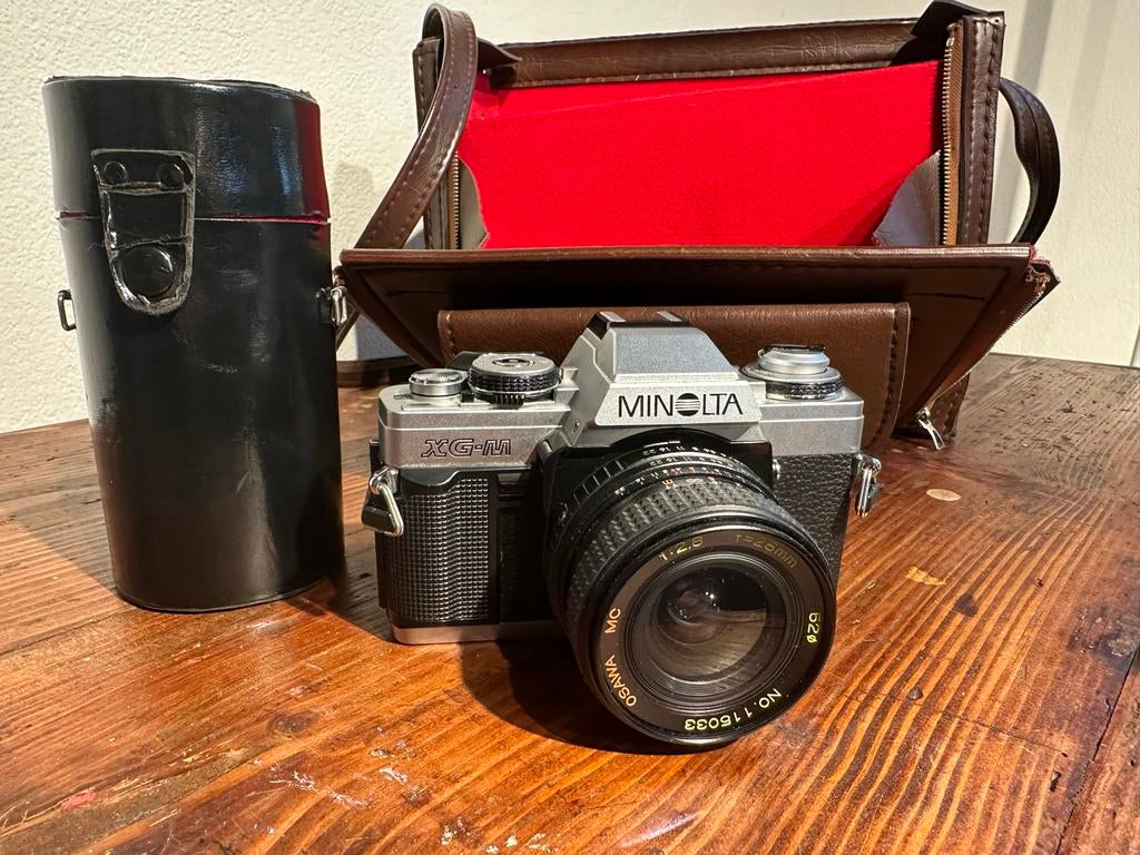 Minolta XG-M Camera met Bruine Koffer en Zoomlens, Ophalen of Verzenden, Gebruikt, Schoudertas, Overige merken
