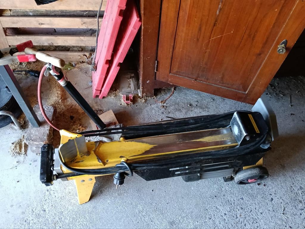 Kloof machine/houtklover, te huur!, Tuin en Terras, Kloofmachines, Zo goed als nieuw, Staand, Ophalen of Verzenden