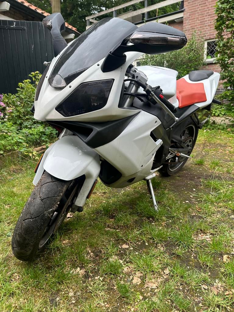 Derbi GPR 50 - 2010, Fietsen en Brommers, Brommers | Derbi, Ophalen, 6 versnellingen, Gebruikt, Maximaal 45 km/u