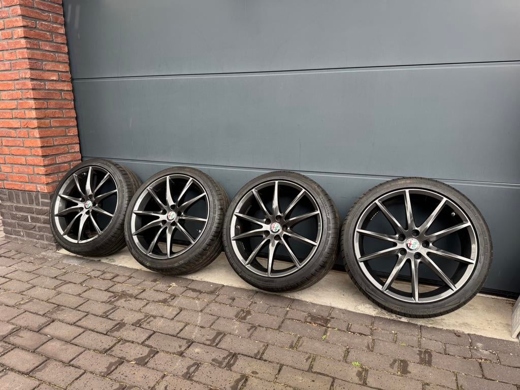 Alfa Romeo Giulia 19 inch velgen set, 19 inch, Banden en Velgen, Ophalen of Verzenden, Personenwagen