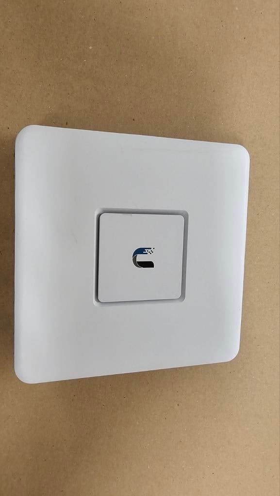 Ubiquiti UniFi Security Gateway USG, Ophalen of Verzenden, Gebruikt, Ubiquiti