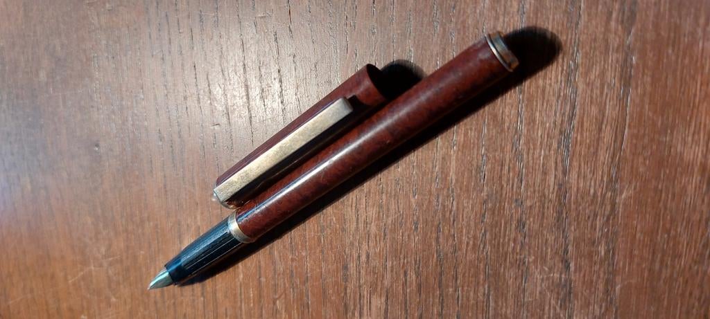 Vintage vulpen,klein slank met goude pen., Verzamelen, Pennenverzamelingen, Ophalen of Verzenden, Zo goed als nieuw, Vulpen, Overige merken