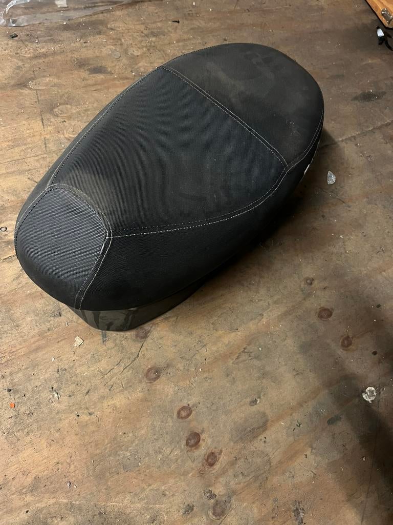 Buddy berini new city, Fietsen en Brommers, Brommeronderdelen | Scooters, Ophalen, Zo goed als nieuw, Zadel, Overige merken