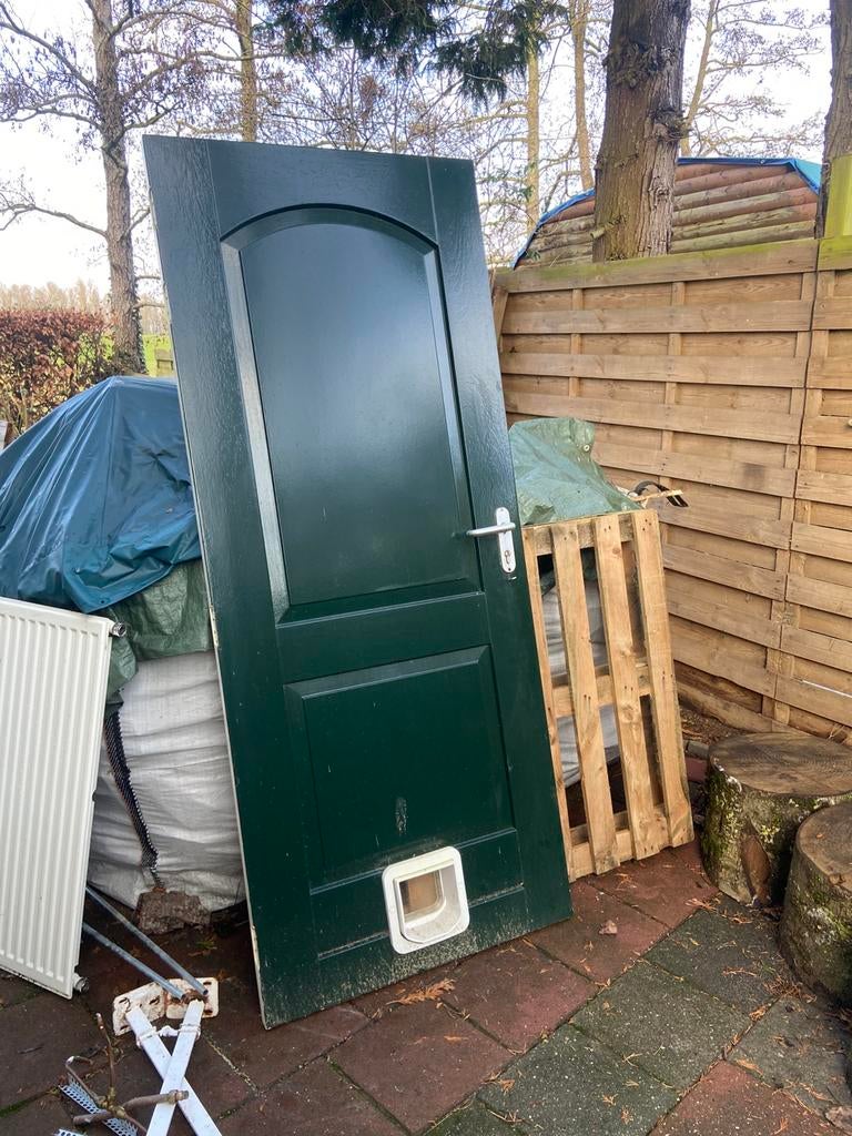 Deur buitendeur met kattenluik, Ophalen, 80 tot 100 cm, 200 tot 215 cm, Hout