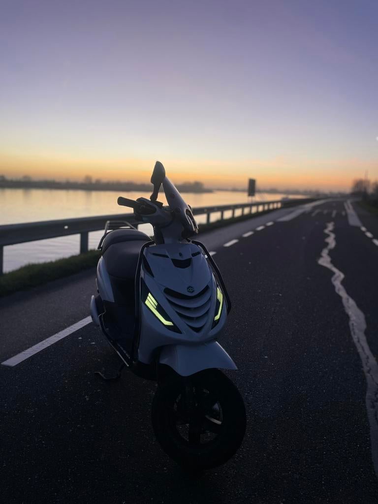 Piaggio zip 2 takt 50cc, Fietsen en Brommers, Scooters | Piaggio, Zo goed als nieuw, Zip, Tweetakt, Ophalen