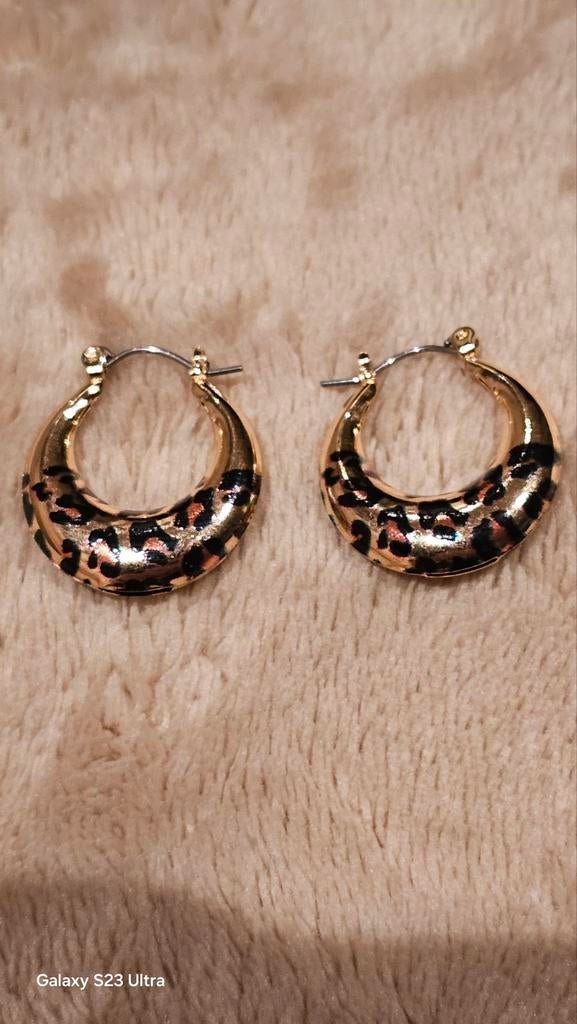 Goudkleurige Leopard Oorbellen - Nieuw!, Hangers, Nieuw, Ophalen of Verzenden, Goud