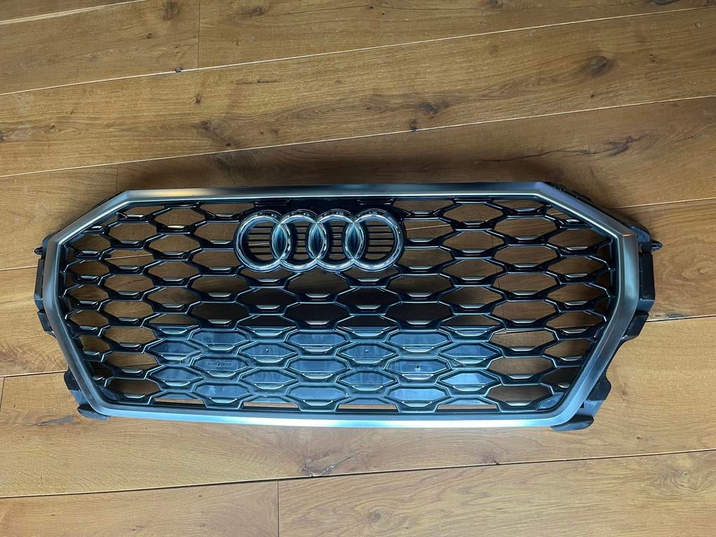 Audi Q3 Grill, Auto-onderdelen, Carrosserie en Plaatwerk, Ophalen, Gebruikt, Voor, Audi
