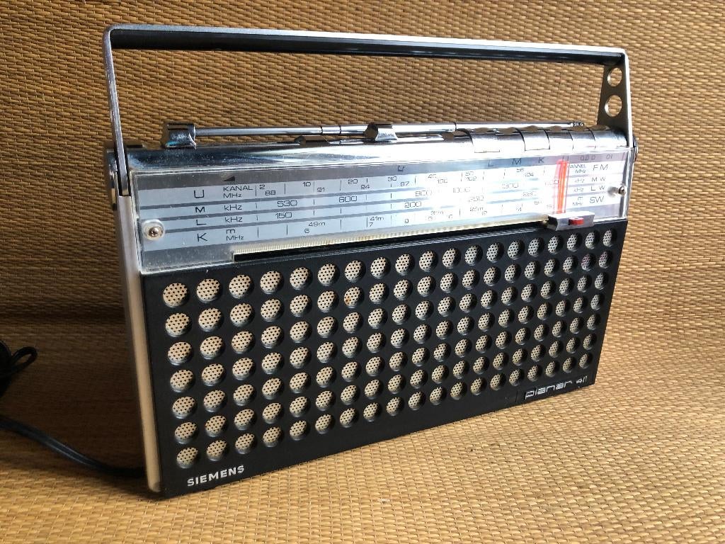1970 SIEMENS PLANAR 411 MODERNIST PORTABLE RADIO ZELDZAAM, Verzenden, Audio en Video