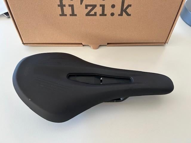 Fizik Vento Argo X3 Zadel Zwart 140mm, Fietsen en Brommers, Fietsonderdelen, Verzenden, Nieuw, Zadel, Fizik