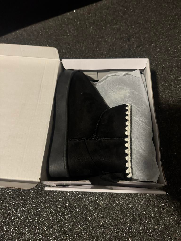 Nieuwe kinderboots met bont - maat 35, Kleding | Dames, Schoenen, Ophalen, Nieuw, Zwart, Snowboots