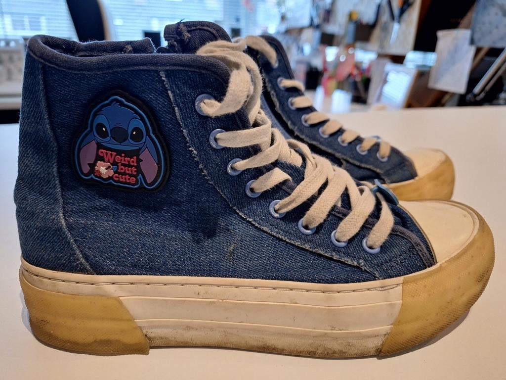 Stitch Gympen - Maat 36 - "Weird but Cute" Design, Kleding | Dames, Schoenen, Blauw, Stitch, Ophalen of Verzenden, Sneakers of Gympen