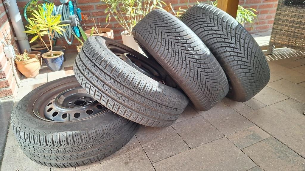 4 All seasons banden op velg te koop., Ophalen