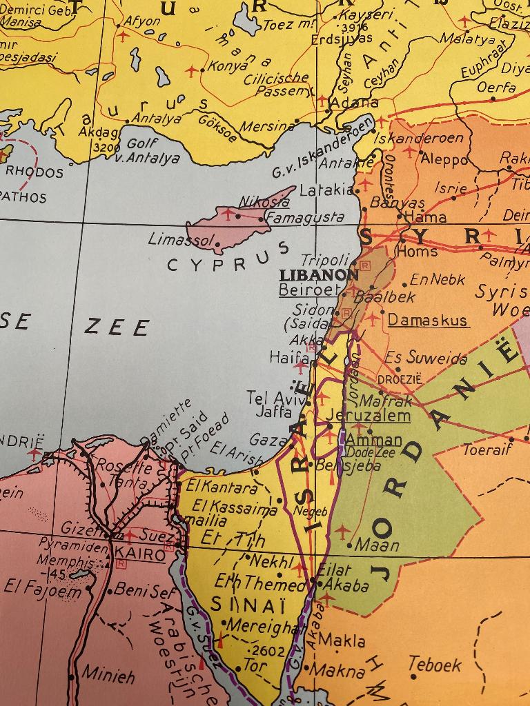 Oude schoolkaart van Het nabije Oosten uit eind jaren 60., Antiek en Kunst, Antiek | Schoolplaten, Ophalen of Verzenden, Aardrijkskunde