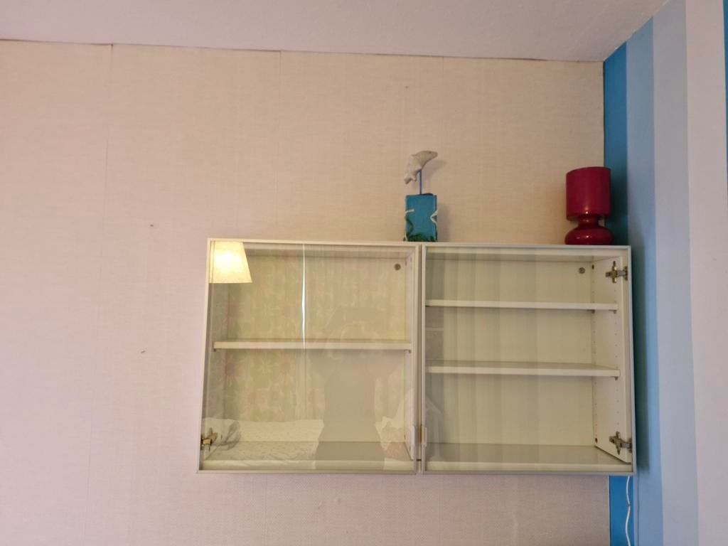 IKEA Hangkastje met glazen deurtjes - Zo goed als nieuw, Ophalen, Zo goed als nieuw