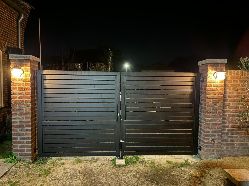 Moderne inrijpoort model: Berlin 400x150cm ook maatwerk, Met poort, Nieuw, IJzer, Spijlenhekwerk