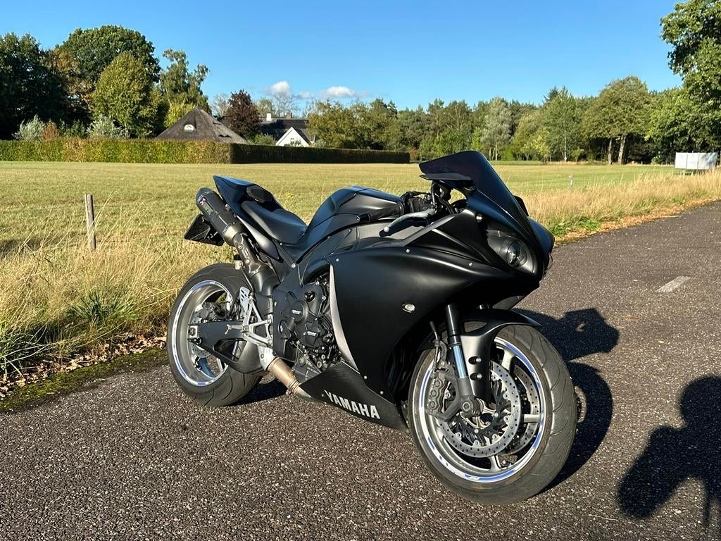 Yamaha R1 Big Bang 2009 | Mat zwart | Akrapovic