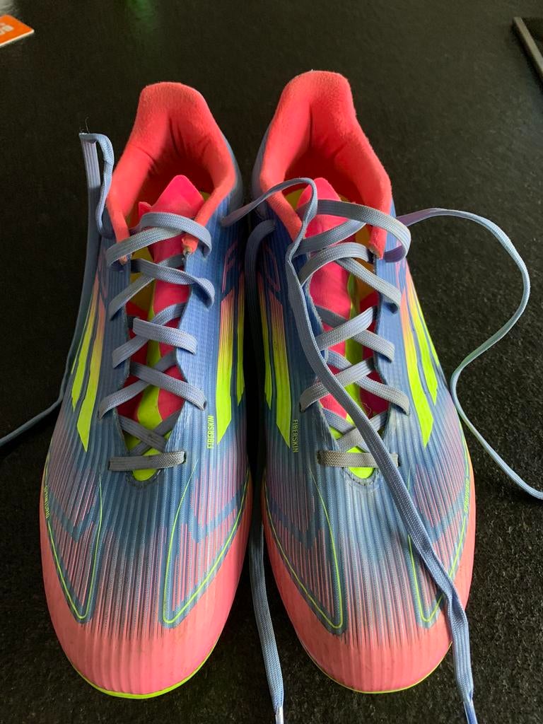 adidas f50 voetbalschoen, Maat XS of kleiner, Ophalen of Verzenden, Zo goed als nieuw, Schoenen