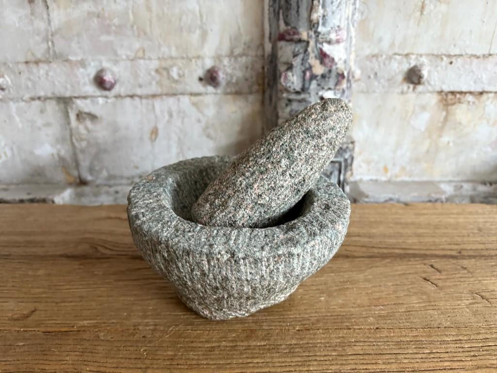 Oude vijzel - tjobek Ø 15 cm, 8 cm hoog, Ophalen of Verzenden, Zo goed als nieuw