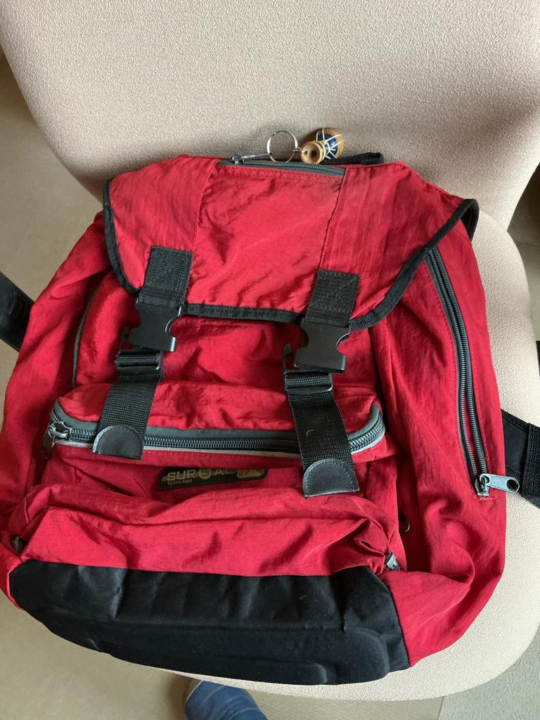 Rode rugzak - Ideaal voor dagelijks gebruik of korte trips, Overige merken, Gebruikt, 25 tot 40 cm, Ophalen of Verzenden