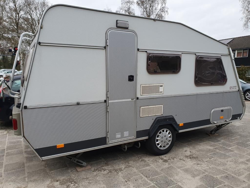 Kip Greyline caravan uit 1992 met voortent, 4 persoons, Caravans en Kamperen, Standaardzit, Kip, 750 - 1000 kg, 4 tot 5 meter