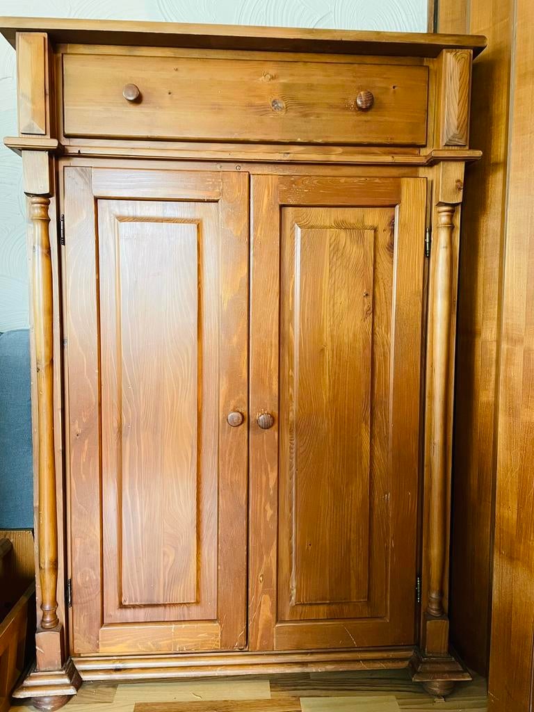 Meidenkast en dressoir, Ophalen