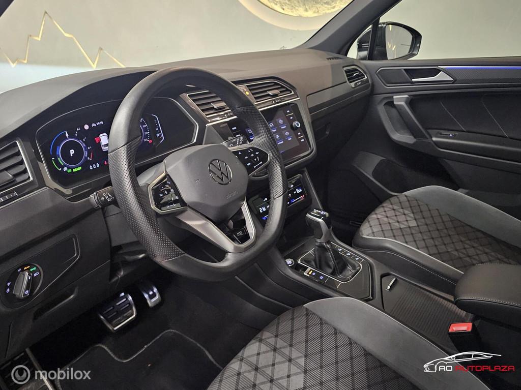 Volkswagen Tiguan 1.4 TSI eHybrid R-Line Panorama/Keyless/IQ, 1716 kg, Zwart, 4 cilinders, Alcantara