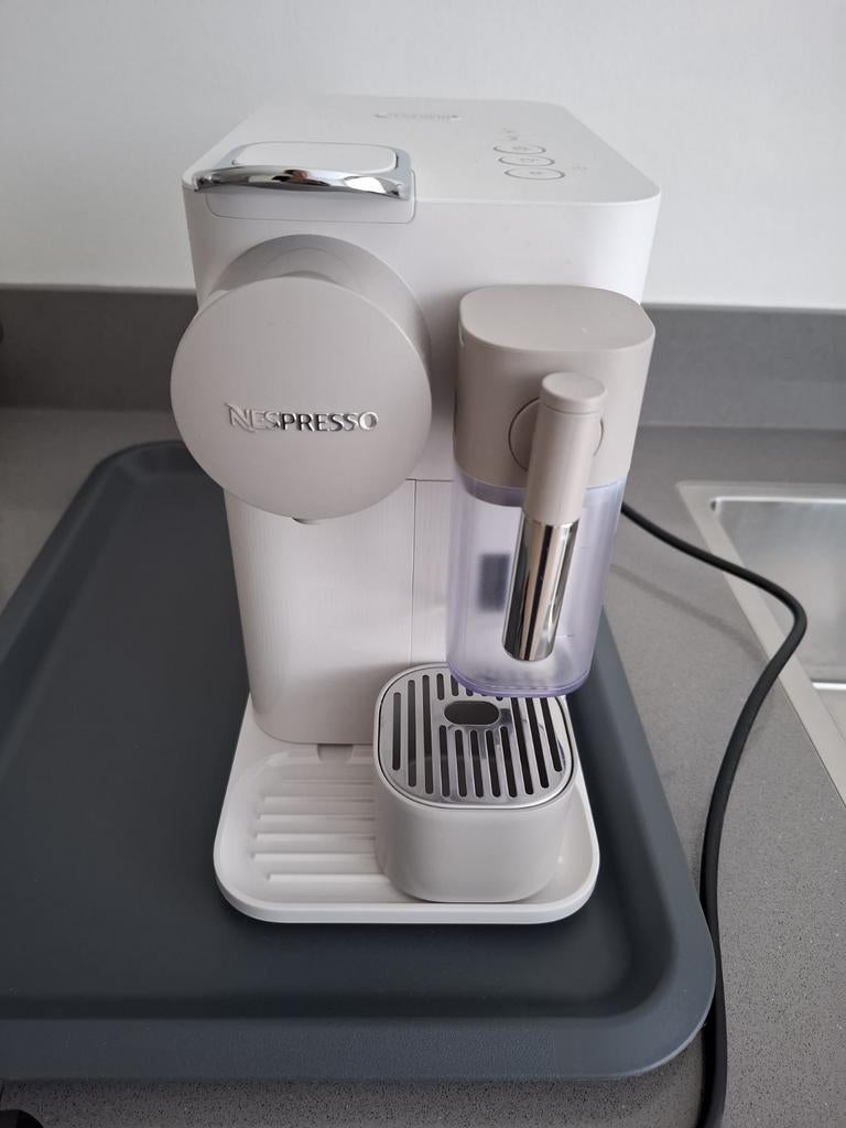 Nespresso apparaat met kleine lekkage, verder nog als nieuw, Witgoed en Apparatuur, Koffiezetapparaten, Ophalen, Espresso apparaat