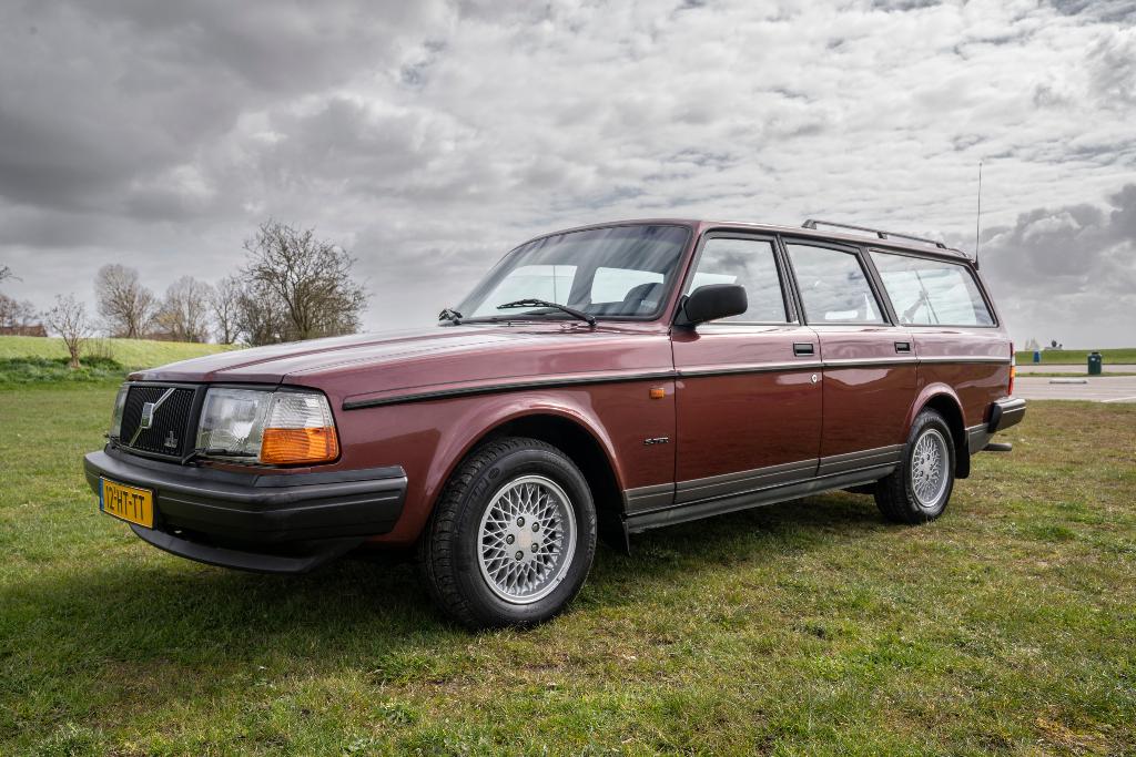 Volvo 240 2.0i Super Polar U9 1992 Wijnrood metallic, Achterwielaandrijving, Zwart, 4 cilinders, Leder