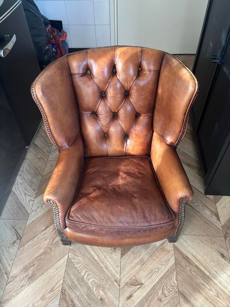 Kleine Chesterfield stoel - Bruin leer, Huis en Inrichting, Stoelen, Ophalen, Gebruikt, Bruin, Leer