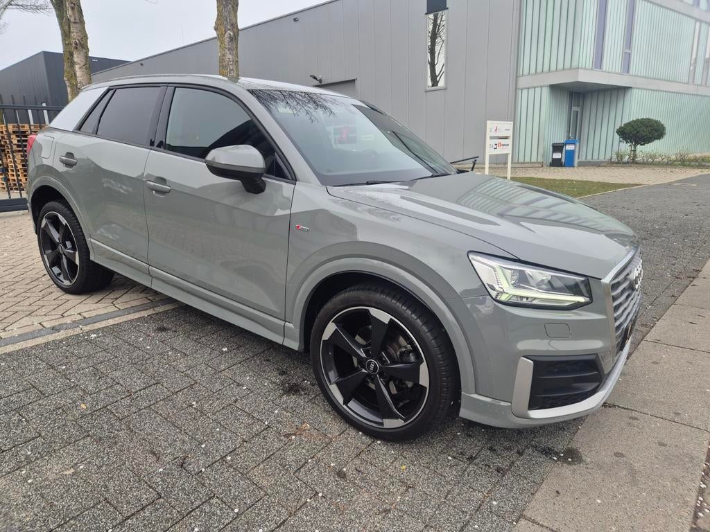 Audi Q2 35 Tfsi 150pk S-Line Nardo Grey, Auto's, 15 km/l, 1498 cc, 4 cilinders, Leder en Stof