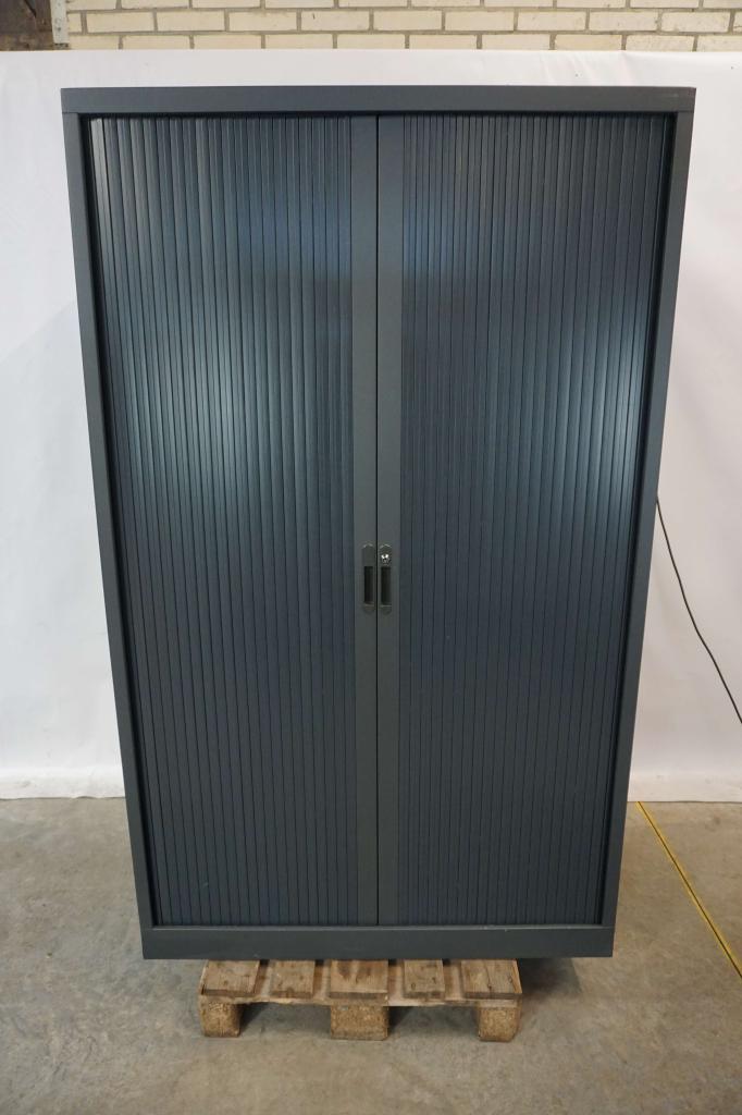 Donkere archiefkast roldeurkast kantoorkast dossierkast