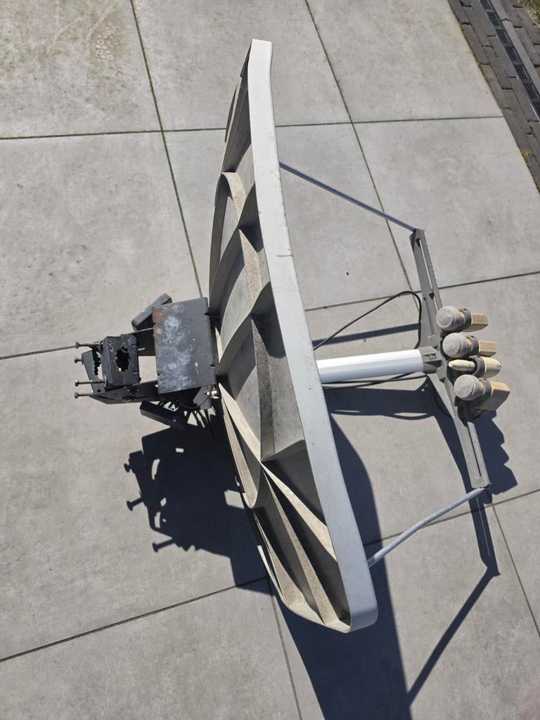 Grote Visiosat Schotelantenne met 4 LNB's, Ophalen, Gebruikt, (Schotel)antenne, Overige merken