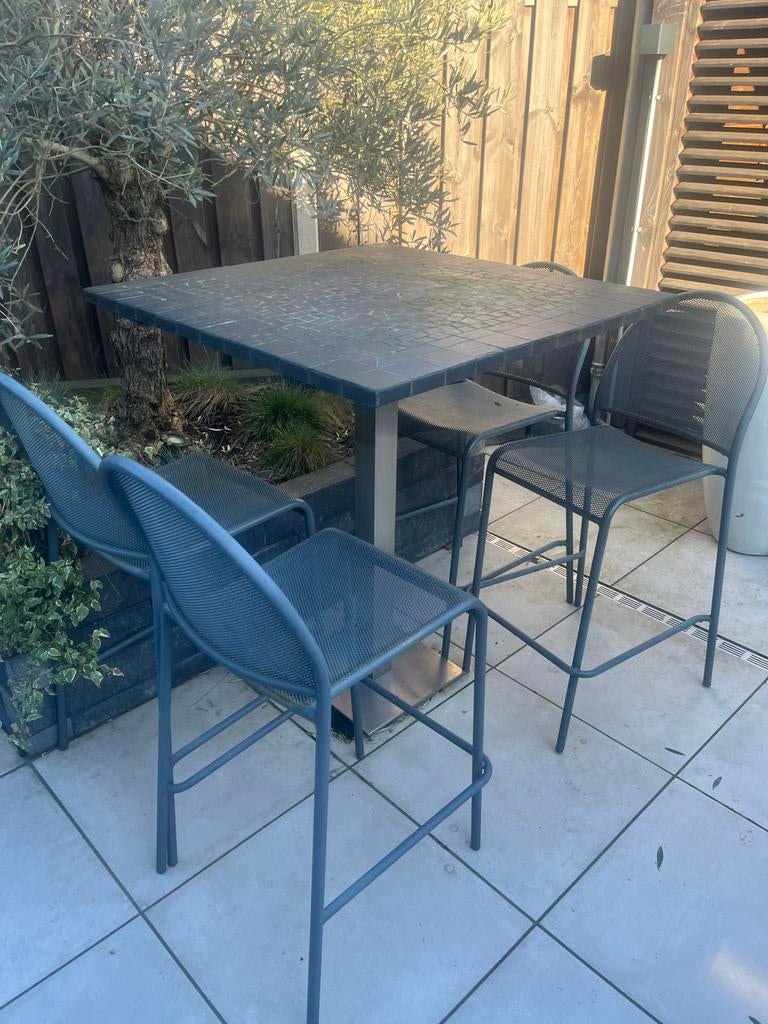 Hoge tuintafel met 4 stalen krukken, Ophalen, Gebruikt, Vierkant, Metaal