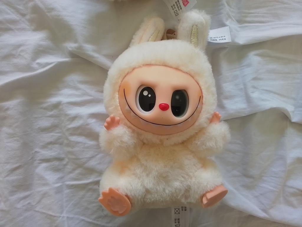 Labubu figuur met geluid, Ophalen of Verzenden, Zo goed als nieuw