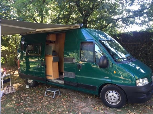 Pössl buscamper, 2004, 171.000 km, Caravans en Kamperen, Campers, Koelkast, Ringverwarming, Pössl, Luifel
