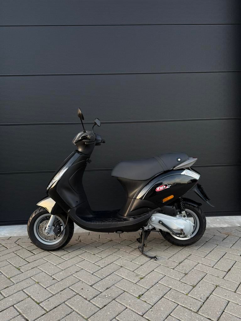 Piaggio Zip 2000 2T 2001 ( LAGE KM ), Fietsen en Brommers, Scooters | Piaggio, Ophalen, Maximaal 45 km/u, Zip, Zo goed als nieuw