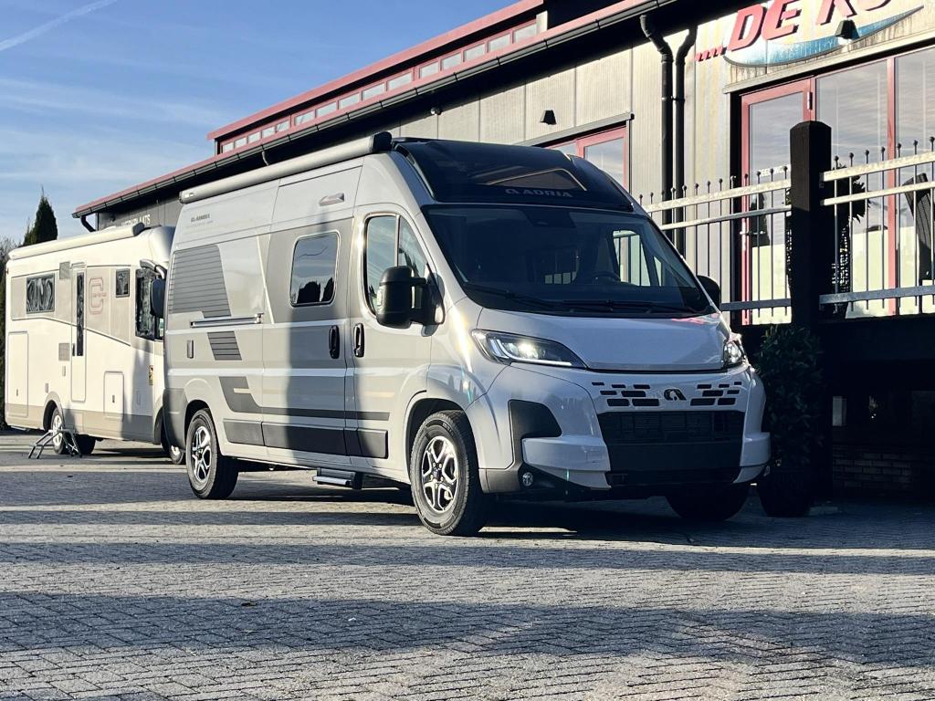 Adria Twin Supreme 600 SPB Automaat -Panoramaraam buscamper, Fiat, Tot en met 2, Bedrijf, Diesel