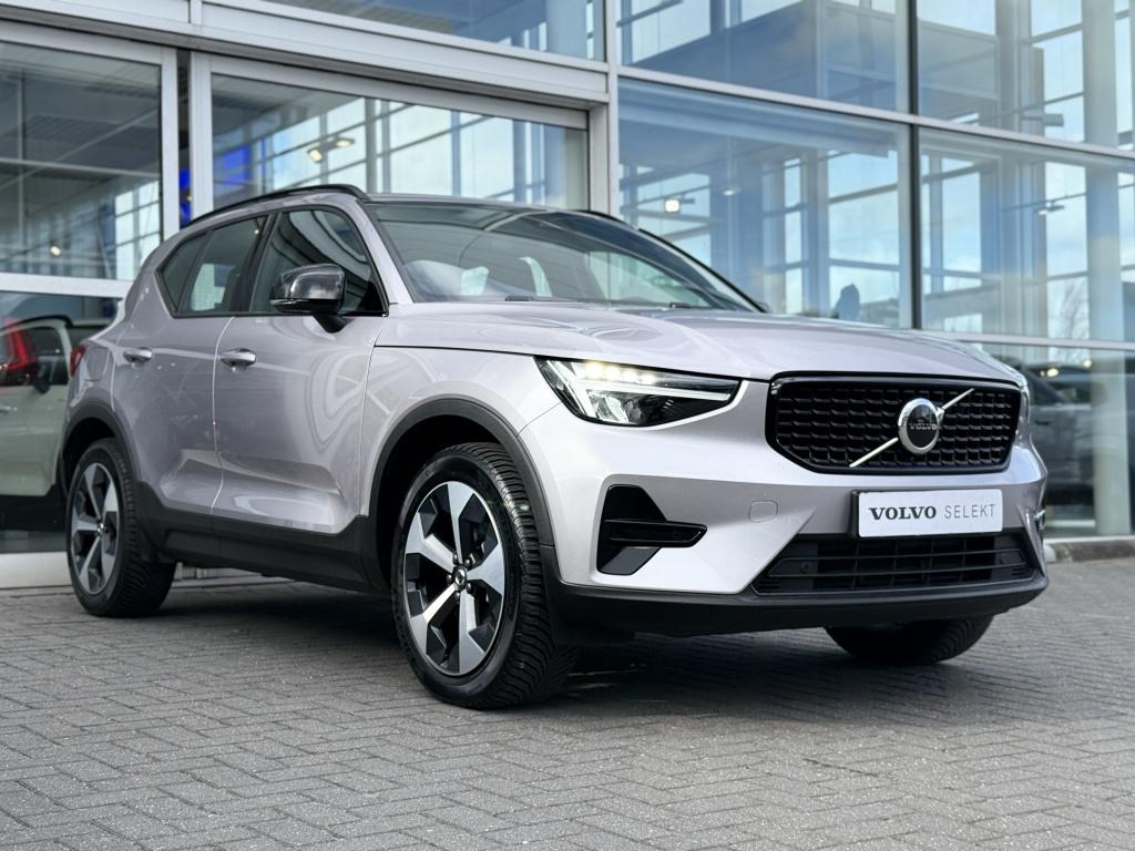 Volvo XC40 B4 197PK Plus Dark| Adap.Cruise| Camera| Trekhaak, Automaat, Gebruikt, 4 cilinders, Bedrijf