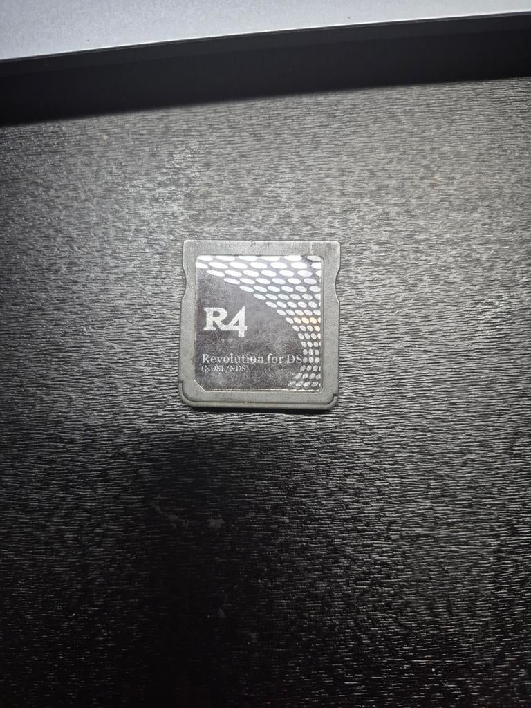 R4 Revolution for DS (NDSL/NDS) Flashkaart, Spelcomputers en Games, Games | Nintendo DS, Gebruikt, Overige genres, 1 speler, Ophalen of Verzenden