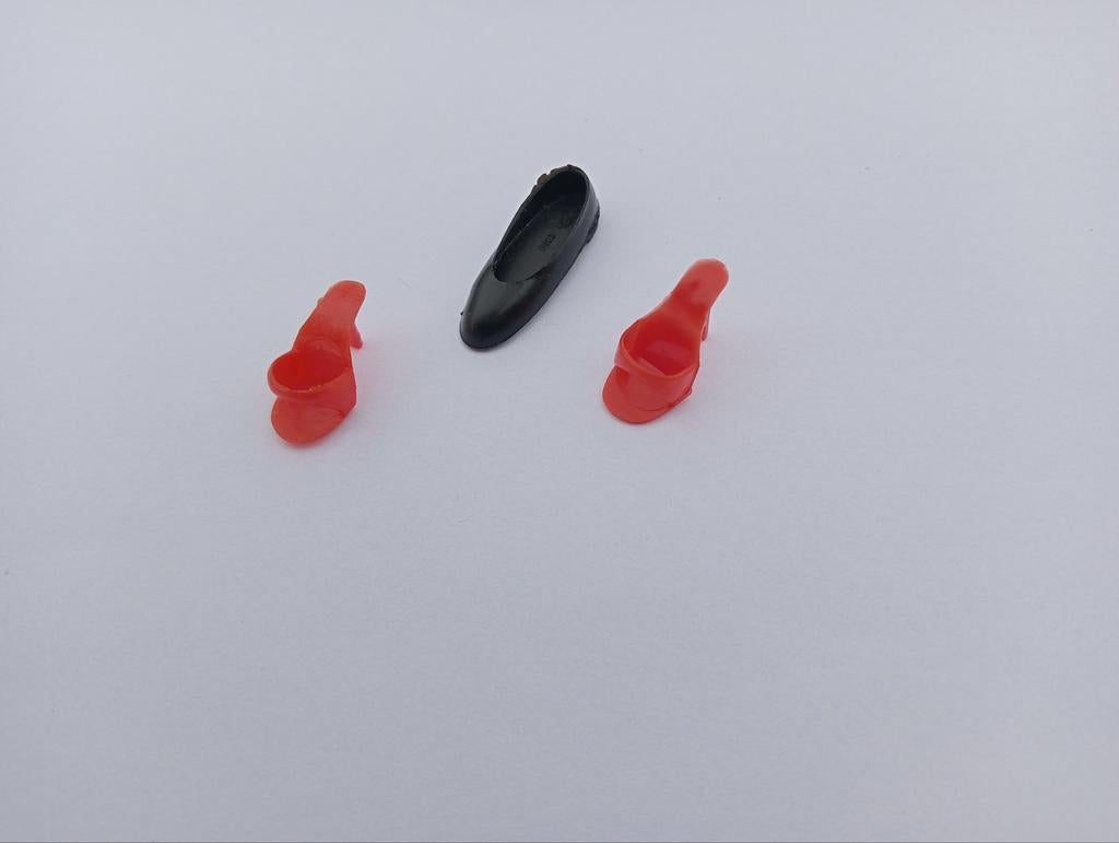 Enkele stuks vintage Barbie schoentjes (1), Verzamelen, Ophalen of Verzenden, Gebruikt, Accessoires