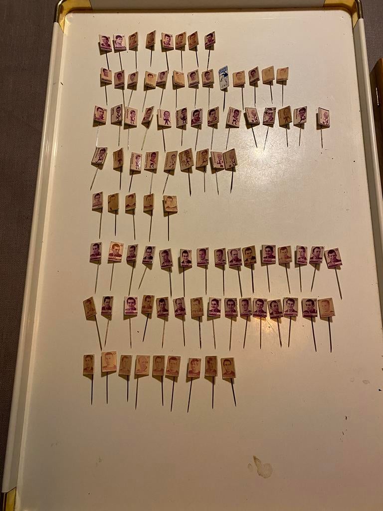 Voetbal speldjes, Ophalen of Verzenden, Zo goed als nieuw, Sport, Speldje of Pin