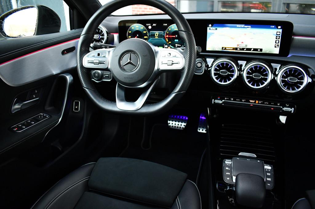 Mercedes-Benz A-Klasse 250 e AMG Pano Distronic Night Carpla, 12 maanden, Gebruikt, Zwart, 15 kWh